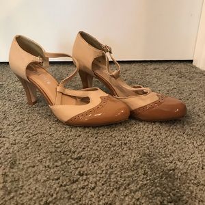 Professional versatile pumps - vintage like